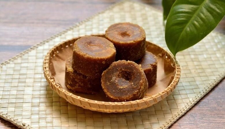 wellhealthorganic.com:jaggery-with-incredible-health-benefits