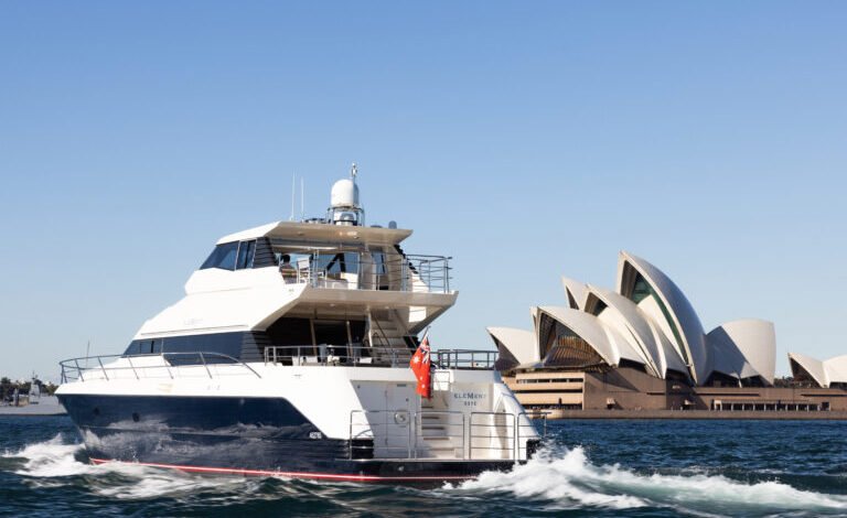 Yacht Hire Diamond Bay